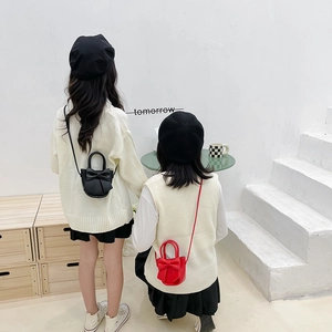 Fashionable mini bow princess handbags for kids in black and red PU leather style