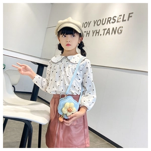 Detail of a light blue flower shaped crossbody bag for kids styled with casual autumn outfit