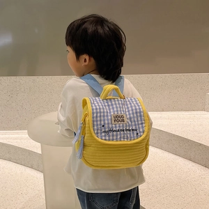 Sac à dos enfant matelassé jaune avec motif d'ours et rabat à carreaux bleus pour petits