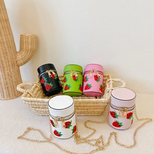 Kinder Zylinder Umhängetasche PU Leder Erdbeere Stickerei Goldkette Mini Tonnen Tasche Für Kleinkinder Mädchen Mode