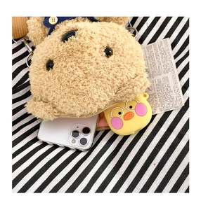 Vue de dessus du sac ours en peluche montrant le rangement du téléphone et accessoires