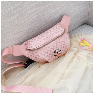 Vue détaillée du sac banane rose en cuir PU avec imprimés de lettres et motif dessin animé