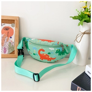 Détail du sac banane enfant vert menthe à motif dinosaure avec sangle réglable