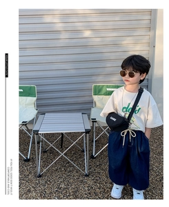 Sac à bandoulière noir tendance avec lettres pour tenues décontractées de garçon