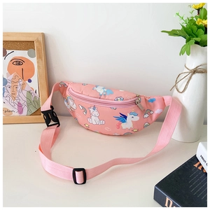 Détail du sac banane rose licorne pour enfants avec sangle et fermeture éclair métal