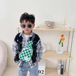 Sacoche à damier enfant avec motif smiley vert et bandoulière réglable pratique