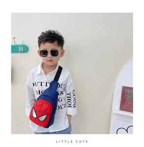 Detail of kids chest bag featuring Spider-Man design and reflective eyes for boys