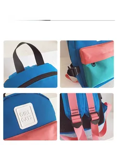 Vue détaillée du sac à dos en toile multicolore avec bretelles réglables et logo