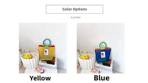 Détail de sacs fourre-tout en résille jaune et bleu pour filles avec écussons tournesol