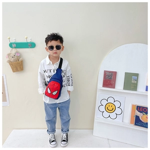 Detail of kids spider-themed crossbody chest bag with red and blue contrast canvas