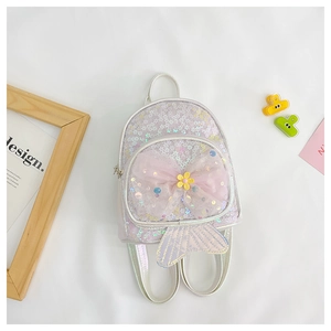Détail du sac à dos sequins pour enfants avec nœud en tulle et queue de sirène