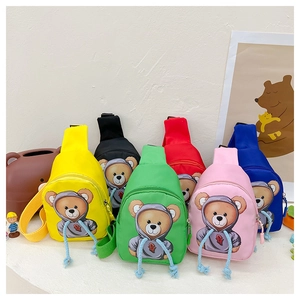Detailed display of cute cartoon bear crossbody bags in six vibrant colors for children