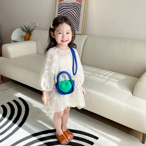 Sac à bandoulière cœur pour enfants en bleu et vert avec sangle réglable élégante