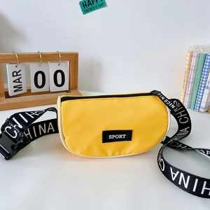 Sac bandoulière jaune en nylon pour enfants avec patch SPORT et sangle imprimée