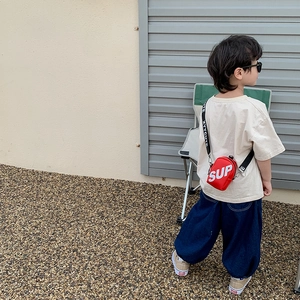 Sac bandoulière rouge pour enfants en toile avec imprimé lettres et sangle noire