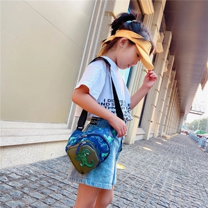 Joli sac de poitrine bleu foncé pour enfants avec motif dinosaure et sangle