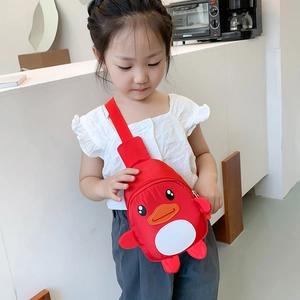 Simpatico borsello monospalla a forma di anatra rossa per bambini con tracolla