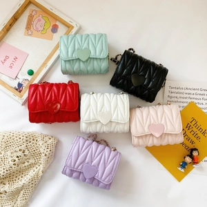 Girls Mini Crossbody Bag Heart Shaped Buckle Quilted PU Leather Chain Shoulder Bag Fashion Sweet Kids Purse
