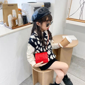 Fashionable red quilted heart crossbody bag for girls with metal chain strap