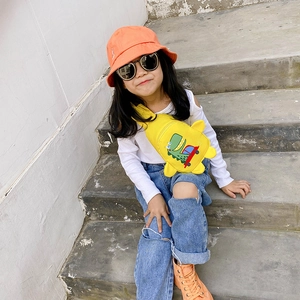 Sac de poitrine jaune pour enfants avec motif dinosaure et bandoulière réglable