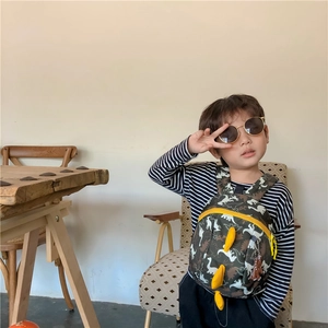 Kids dinosaur backpack with camouflage pattern and 3D yellow fins for boys