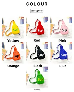 Détail de mini sacs bandoulière colorés en nylon avec des sangles réglables en tons macaron