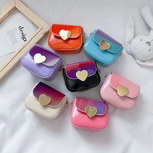 Mini Sac À Bandoulière Fille Cuir Verni PU Rabat Dégradé Arc-En-Ciel Serrure Coeur Doré Chaîne Métallique Mode