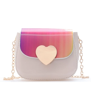 Sac bandoulière fille en cuir crème avec rabat irisé et fermoir en forme de cœur