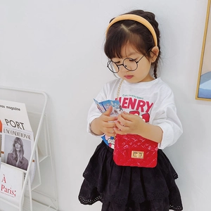 Red quilted jelly bag for girls with pearl handle and metal chain strap details