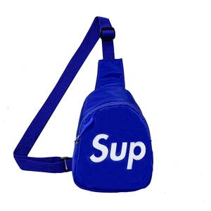 Sac de poitrine bleu pour enfants en nylon avec inscription Sup blanche et sangle