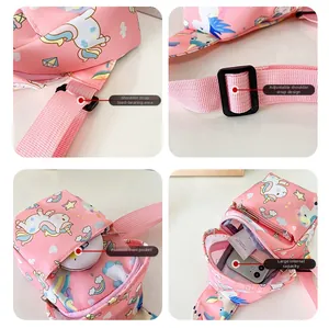Détail du sac de poitrine licorne rose pour enfants avec sangle réglable et poche