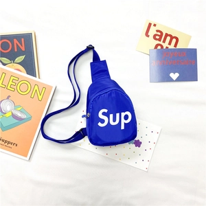 Sacoche bandoulière bleue pour enfant avec imprimé Sup blanc et sangle réglable
