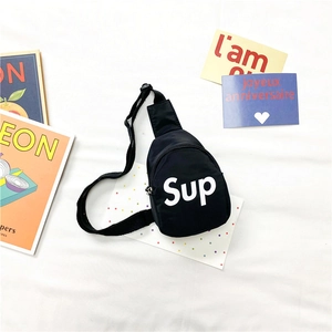 Sac de poitrine noir pour enfants en nylon avec imprimé Sup blanc et sangle