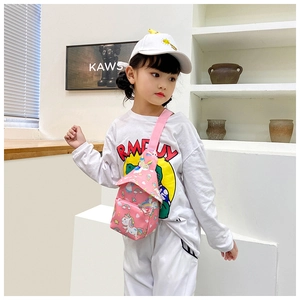 Sac de poitrine rose pour enfant avec motif licorne, arc-en-ciel et sangle ajustable