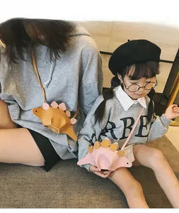 Détail des sacs dinosaures jaune et rose pour enfants en cuir PU souple et durable