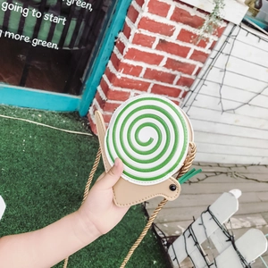 Sac à bandoulière enfant en forme d'escargot en cuir kaki avec spirale verte et chaîne
