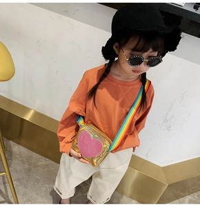 Detail of laser gold kids crossbody bag with glitter heart and rainbow strap