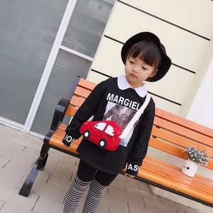 Sac bandoulière enfant en forme de voiture rouge, accessoire de mode tendance en plein air
