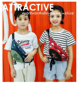 Sac de poitrine dinosaure enfant avec broderie et sangle réglable sur fond vif
