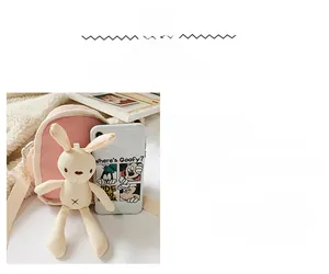 Mini borsa a tracolla rosa per bambini con coniglietto e cellulare per confronto dimensioni