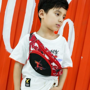 Sac de poitrine pour enfants rouge et noir avec un motif de dinosaure de dessin animé