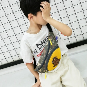Sac de poitrine dinosaure pour enfants camouflage jaune et vert avec patch ours
