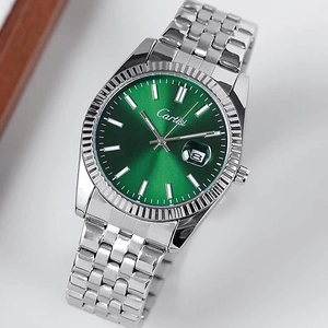 Montre homme en acier argenté avec cadran vert soleil et lunette cannelée