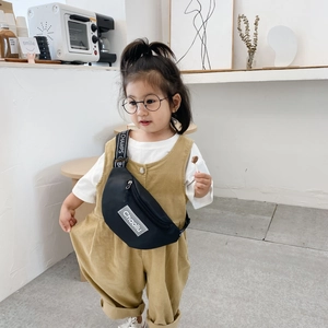 Sac de poitrine en toile noire pour enfants avec bandoulière à lettres tendance