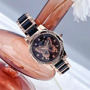 Montre papillon élégante en or rose avec lunette diamantée et bracelet céramique femme