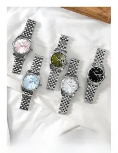 Set di orologi Gedi da donna con lunetta zigrinata e quadranti colorati su seta
