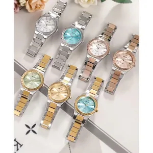 Montres à quartz minimalistes avec bracelets en acier massif et cadrans de couleurs variées