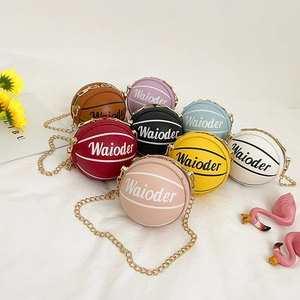 Mini Basketball Form Umhängetasche PU Leder Metall Kettengurt Sportlich Mode Kleine Münzbörse Für Kinder Mädchen Jungen