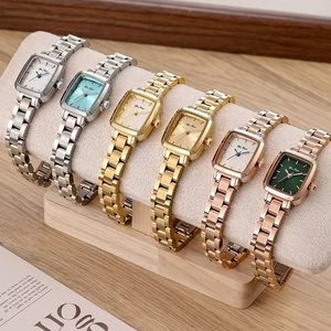 Montres carrées élégantes pour femmes avec bracelets en or, argent et or rose poli