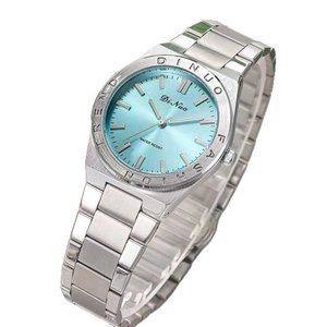 Montre à quartz élégante avec cadran bleu glacé et bracelet en acier argenté